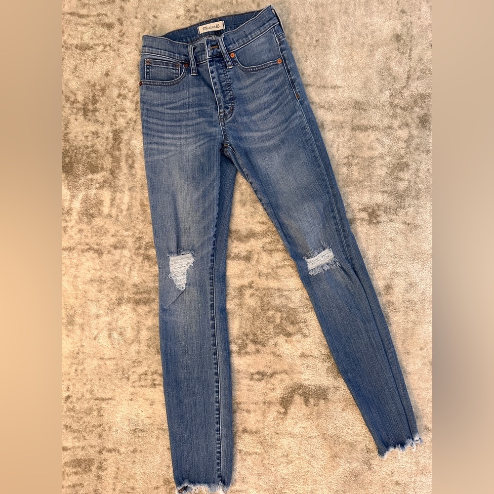 9” high rise skinny Madewell size 24 jeans. Raw hem - EUC!